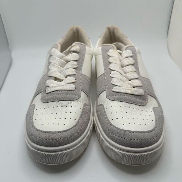 CUSHIONAIRE Women's Trophy lace up Sneaker +Comfort Foam 7 WIDE WHITE/GRAY - Picture 2 of 7